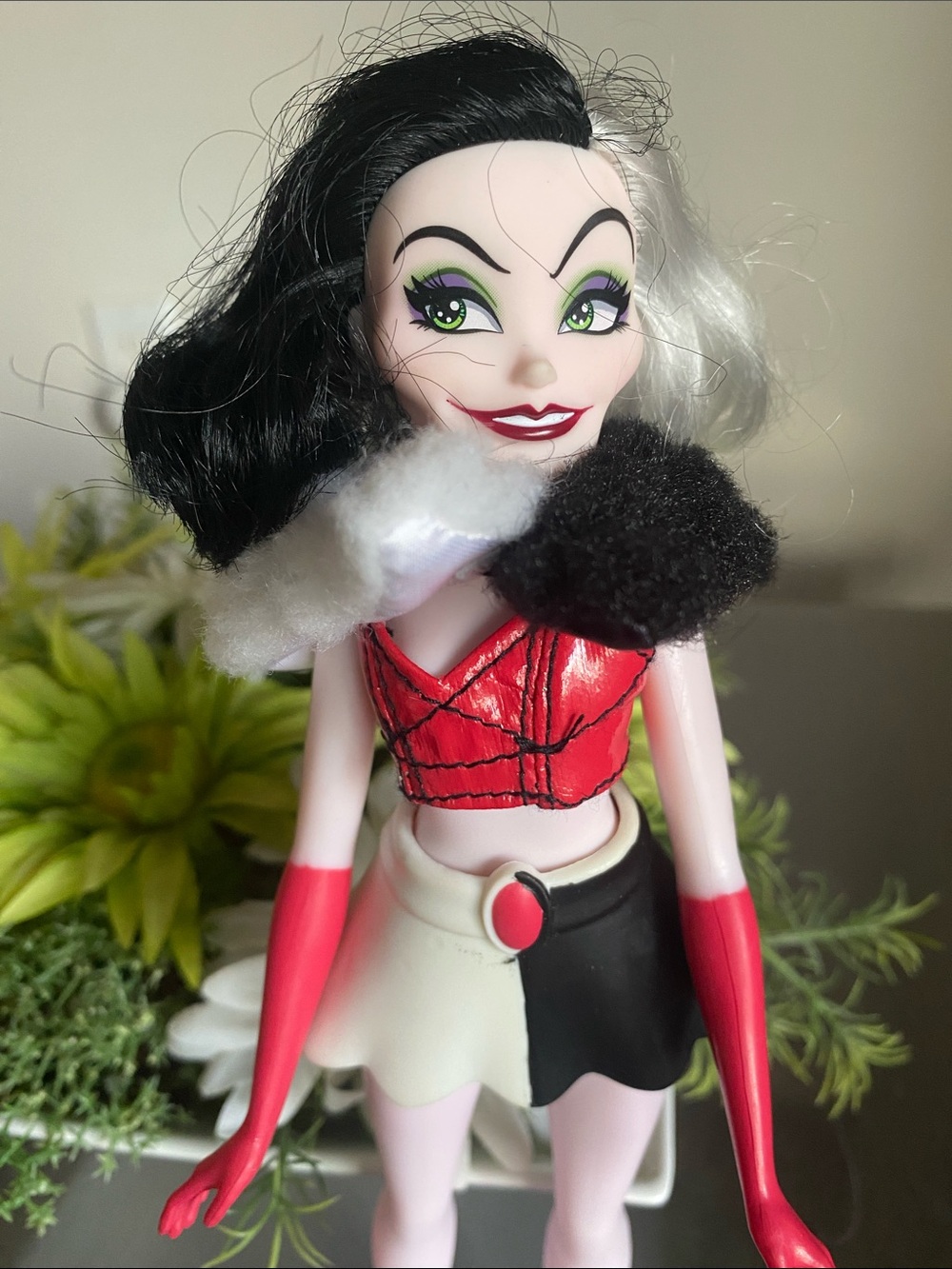 2017 Hasbro Cruela De Vil Disney Villian Doll